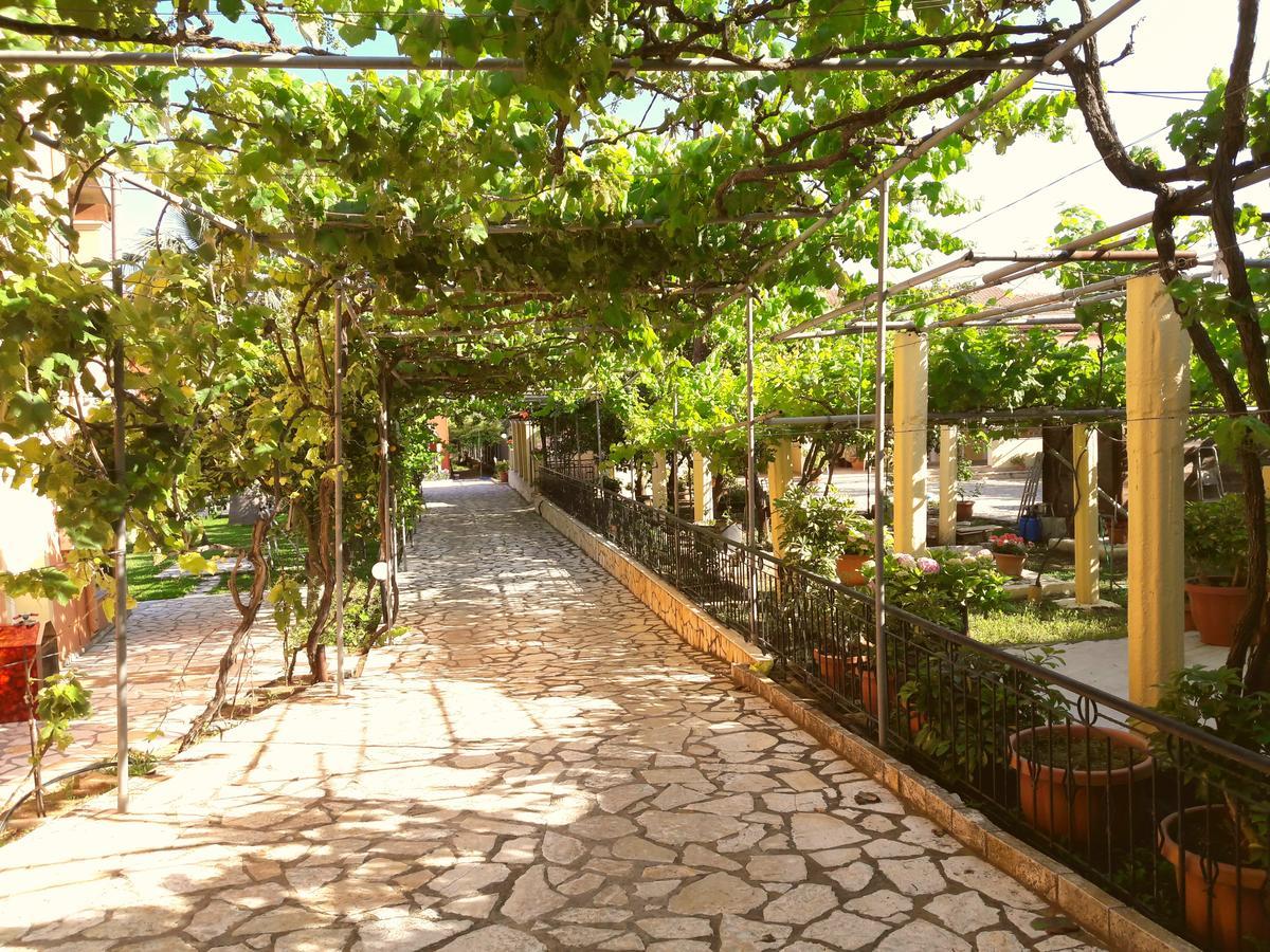 Bungalows Niki Acharavi  Exterior foto